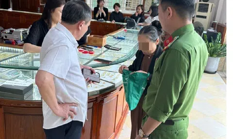 19 chỉ vàng của cụ bà 70 tuổi suýt “bốc hơi” vì chiêu trò tinh vi của kẻ lừa đảo giả danh công an
