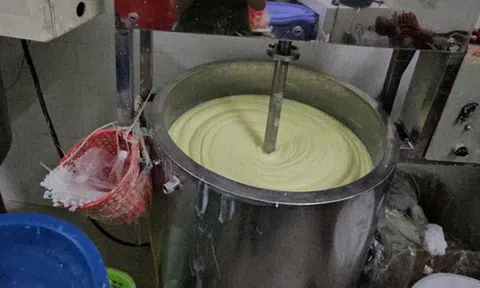 Cận cảnh "công xưởng" sản xuất kem trộn giả thương hiệu nổi tiếng như OLAY, ABUTINE C3C, Bạch Ngọc Liên, Vaseline quy mô "khủng" ở TP.HCM