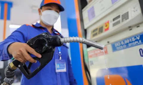 Giá xăng dầu ngày 22/3: Giá dầu Brent vượt 110 USD/thùng, giá xăng dầu trong nước ra sao?