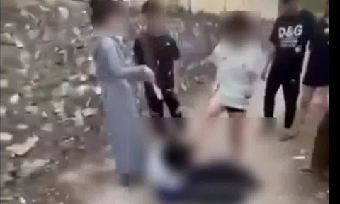 Thanh Hóa: 3 nữ sinh dùng mũ bảo hiểm đánh bạn bất tỉnh tại chỗ