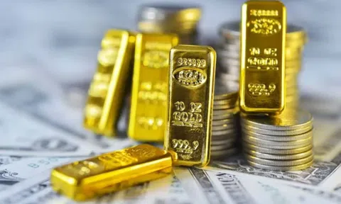 Thị trường vàng biến động: Tiệm vàng "xả hàng" ồ ạt, khách hàng lỗ ngay khi mua