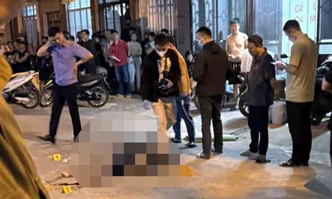 Vụ rơi lầu bí ẩn ở Hà Nội: Công an phong tỏa hiện trường điều tra nguyên nhân