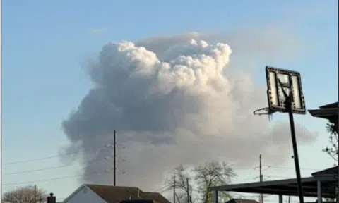 Nổ kinh hoàng tại nhà máy lọc dầu Texas: Khói lửa bao trùm, cư dân được yêu cầu trú ẩn ngay lập tức