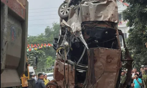 Hiện trường vụ tai nạn thảm khốc ở Phú Thọ: Hàng chục tấn đất phủ kín 2 phương tiện, 2 nạn nhân chết thương tâm