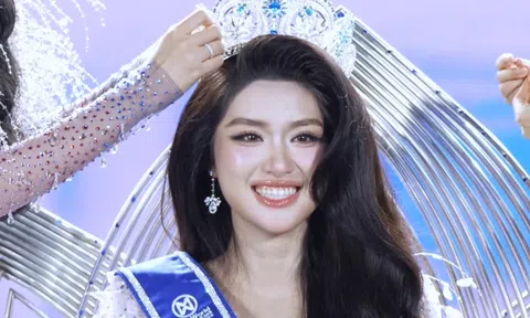 Tân hoa hậu Miss World Vietnam 2025 bật khóc giây phút đăng quang, nhan sắc khiến dân mạng trầm trồ