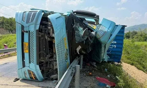 Tai nạn đau lòng ở Đắk Lắk: Container lật nghiêng, cướp đi sinh mạng 3 nạn nhân