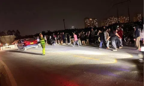 Hưng Yên xuyên đêm tìm kiếm 3 mẹ con nghi nhảy sông Hồng tự tử: Nhói lòng hiện trường vật dụng bỏ lại