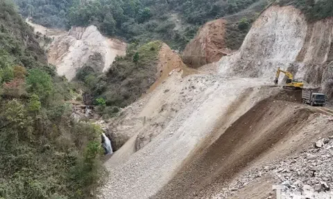 Sạt lở kinh hoàng tại công trường Lào Cai: 2 công nhân tử vong