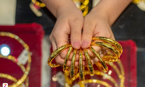 Giá vàng chiều ngày 5/4: SJC đứng yên ở đỉnh cao, vàng thế giới vượt 4.600 USD