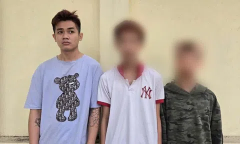 Bắt Vũ Việt An cùng 2 thiếu niên giật túi xách của cụ bà ngồi xe lăn