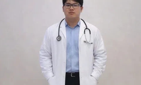 Bác sĩ lao vào ép tim hơn 5 phút cứu người lạ thoát "cửa tử"