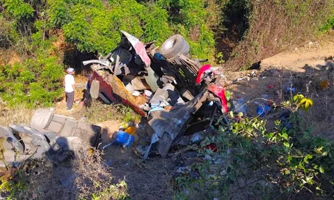 Xe khách lao xuống vực sâu ở Bàu Trắng: 4 người tử vong, nhiều người bị thương