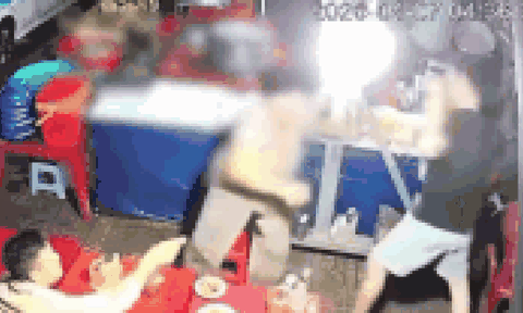 Diễn biến mới vụ người phụ nữ lớn tuổi bị hành hung ở quán ăn