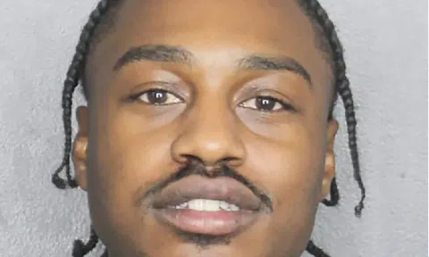 Một nam ca sĩ bị bắt khẩn cấp