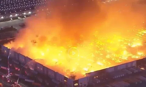 Cháy kho hàng 213 triệu USD, nghi vấn nhân viên cũ phóng hỏa do bất mãn về tiền lương