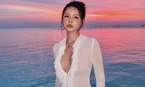 Chị đẹp cưới chồng kém 9 tuổi, sinh 2 con vẫn đẹp ngỡ ngàng: Nhìn outfit mà khó tin tuổi thật