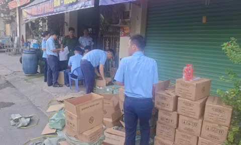 Phát hiện hơn 5.600 chai mỹ phẩm “lậu” trong kho ở TP.HCM