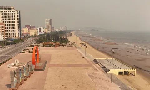 Không ngại hiểm nguy, nam sinh 16 tuổi lao xuống biển cứu 3 người gặp nạn