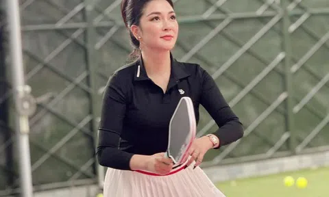 Nàng hậu quê Hải Phòng đăng quang khi 19 tuổi, ở đỉnh cao nhan sắc nhưng chọn rời xa showbiz, đi du học Anh, cuộc sống bây giờ ra sao?