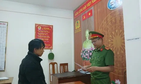 Bắt 2 đối tượng giả công an đe dọa bằng súng nhựa, chiếm đoạt tài sản của 2 thiếu niên