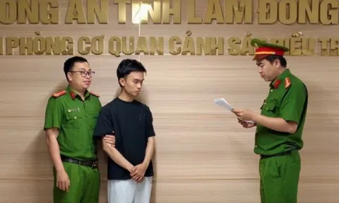 Nhân viên ngân hàng lừa khách vay 1,7 tỷ chỉ bằng cách mượn điện thoại hỗ trợ thao tác