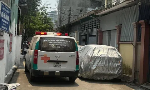 Nghe tiếng cô gái kêu cứu giữa trưa, nhiều người vào phòng trọ thấy cảnh tượng kinh hoàng