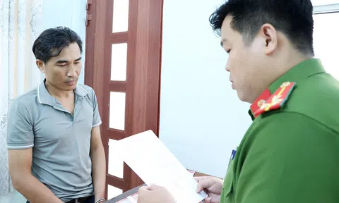 Hé lộ diễn biến điều tra vụ việc liên quan bé gái 13 tuổi sinh con ở An Giang: Công an bắt giam cha dượng "hờ"