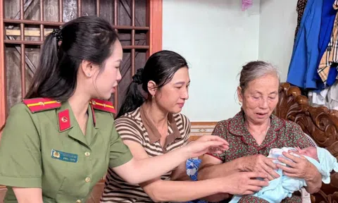 Phát hiện bé sơ sinh bị bỏ rơi bên đập nước ở Nghệ An: Hiện trường xót xa