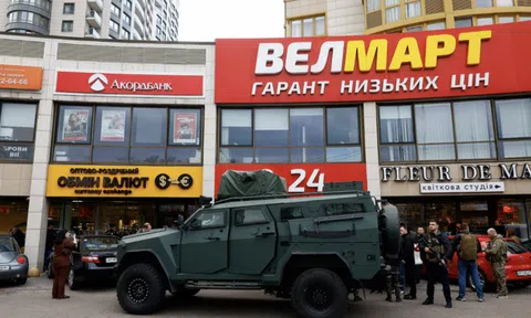 Xả súng giữa phố và siêu thị ở Kiev, 6 người thiệt mạng