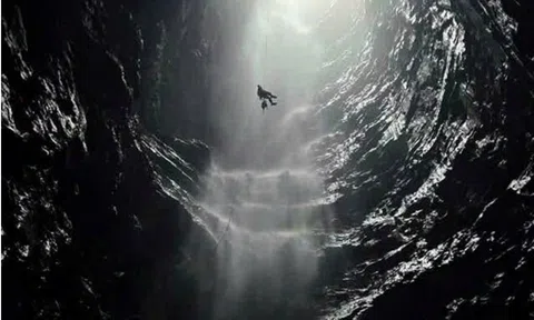 Thêm phát hiện mới tại Phong Nha - Kẻ Bàng: Hang động có thác nước tự nhiên hiếm gặp