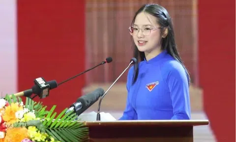 Nữ sinh Hà Tĩnh gây “bão mạng” với bài phát biểu tại lễ kỷ niệm 120 năm Ngày sinh Tổng Bí thư Hà Huy Tập