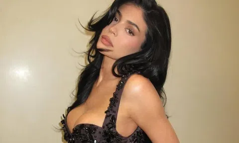 Một ngôi sao truyền hình thực tế bị cựu quản gia kiện