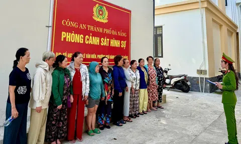 Cảnh sát ập vào, bắt quả tang nhóm “quý bà” sát phạt trong căn nhà thuê kín đáo