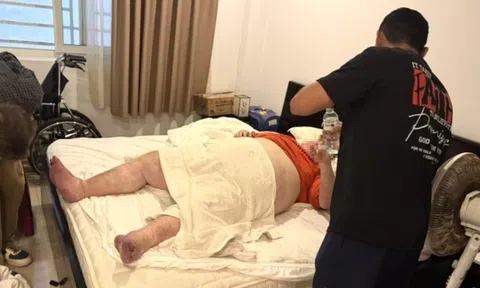 Nỗ lực giải cứu du khách nặng gần 300kg mắc kẹt trong nhà vệ sinh ở Đà Nẵng