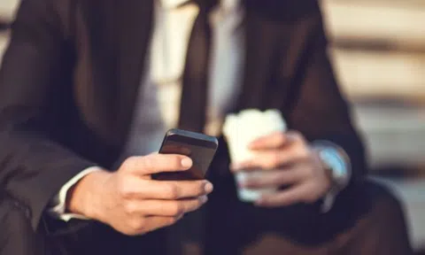 Chồng từ chối đi "massage thư giãn" nhưng vẫn "thả tim": Sự im lặng đáng tin hay là tín hiệu ngầm?