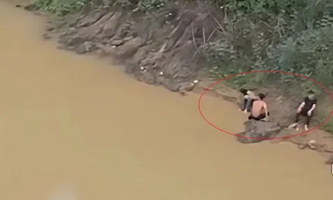 Nữ sinh nhảy cầu, 2 nam sinh dũng cảm lao mình xuống sông cứu bạn kịp thời