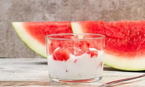 Tưởng vô hại, dưa hấu có thể gây rắc rối nếu ăn sai cách