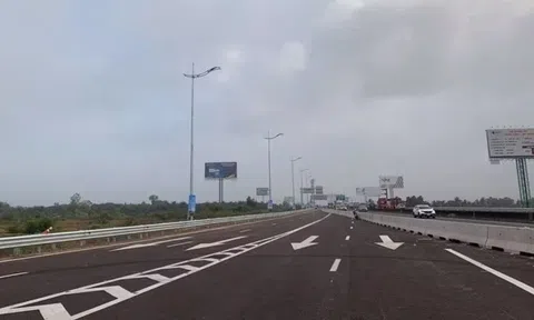 Dừng xe trên cao tốc đi vệ sinh, người đàn ông bị tông tử vong