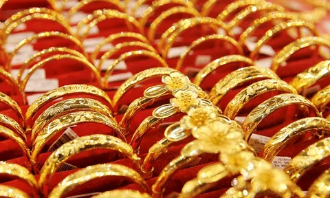 Giá vàng hôm nay 4/5: Đồng loạt tăng mạnh, nhiều nơi chạm 166,3 triệu đồng/lượng