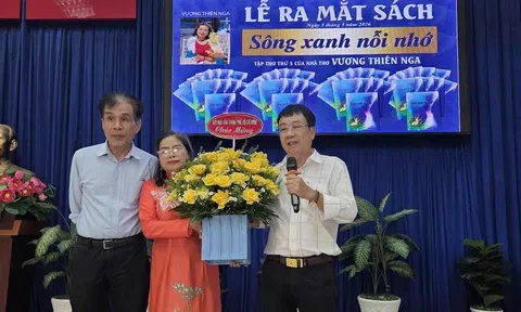 Ra mặt tập thơ thứ 5 “Sông xanh nỗi nhớ” của Nhà thơ Vương Thiên Nga