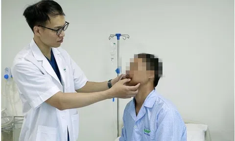 Bị cắn mất môi trong lúc ẩu đả, bệnh nhân không thể nối lại phần mô bị đứt