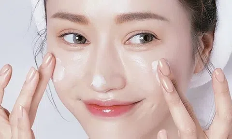 Sai lầm tai hại mùa nắng nóng: Bỏ qua bước dưỡng ẩm vì sợ bí da