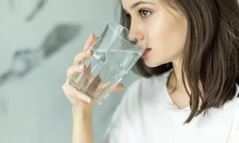Nắng nóng đỉnh điểm: Bù nước và điện giải sao cho đúng?