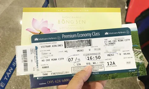 Bất ngờ giá vé máy bay giảm trong cao điểm hè