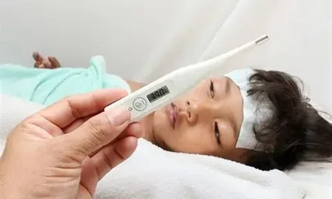 Căn bệnh mùa mưa bùng phát mạnh, người trẻ cũng không ngoại lệ