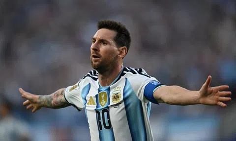 Hat-trick lịch sử giúp Messi cân bằng kỷ lục World Cup