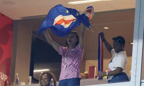Khoảnh khắc đoàn tụ xúc động của mẹ con thủ môn Vozinha, Cape Verde tiếp tục viết cổ tích World Cup 2026