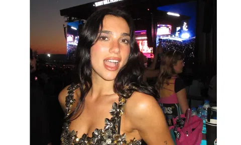 Dua Lipa diện váy xuyên thấu ánh kim tại sự kiện