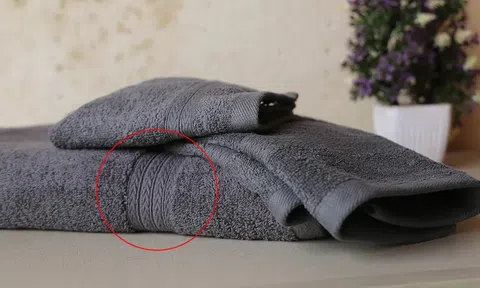 Tưởng chỉ để làm đẹp, những đường dệt ngang trên khăn tắm thực ra có 5 công dụng