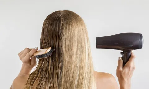 Tóc vừa gội đã bết trở lại: 5 bí quyết đơn giản giúp mái tóc bồng bềnh cả ngày